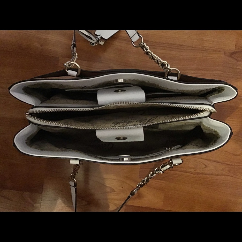 Guess Purse - Picture 5 of 8